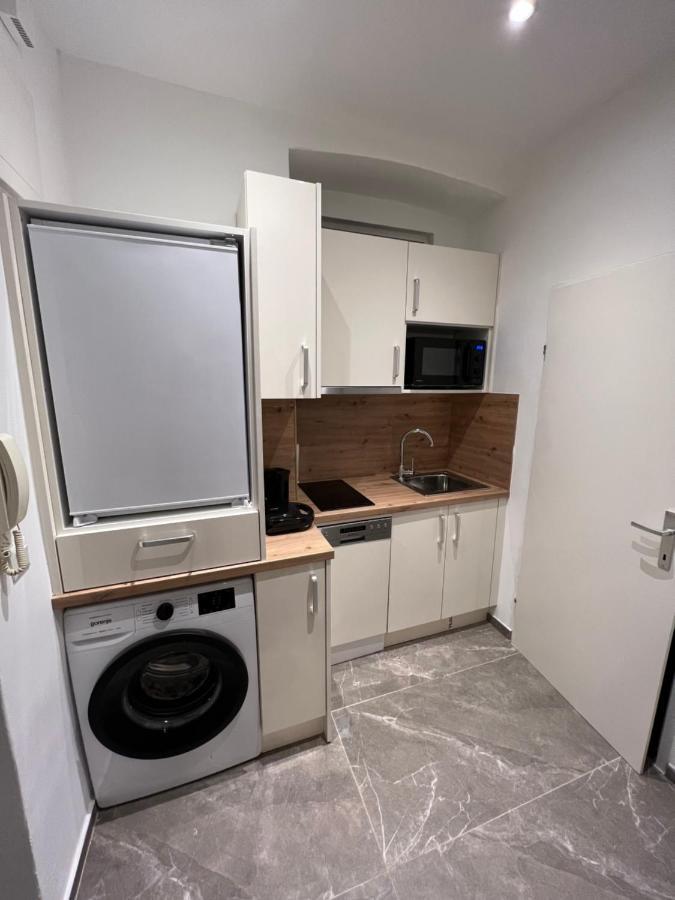 Apartment Near Metro & Netflix Wenen Buitenkant foto