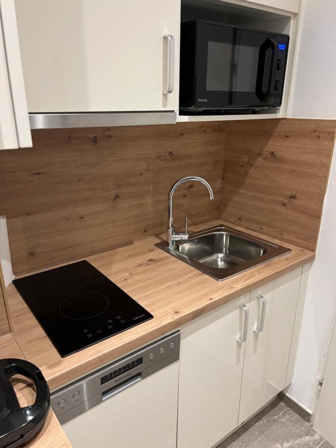 Apartment Near Metro & Netflix Wenen Buitenkant foto