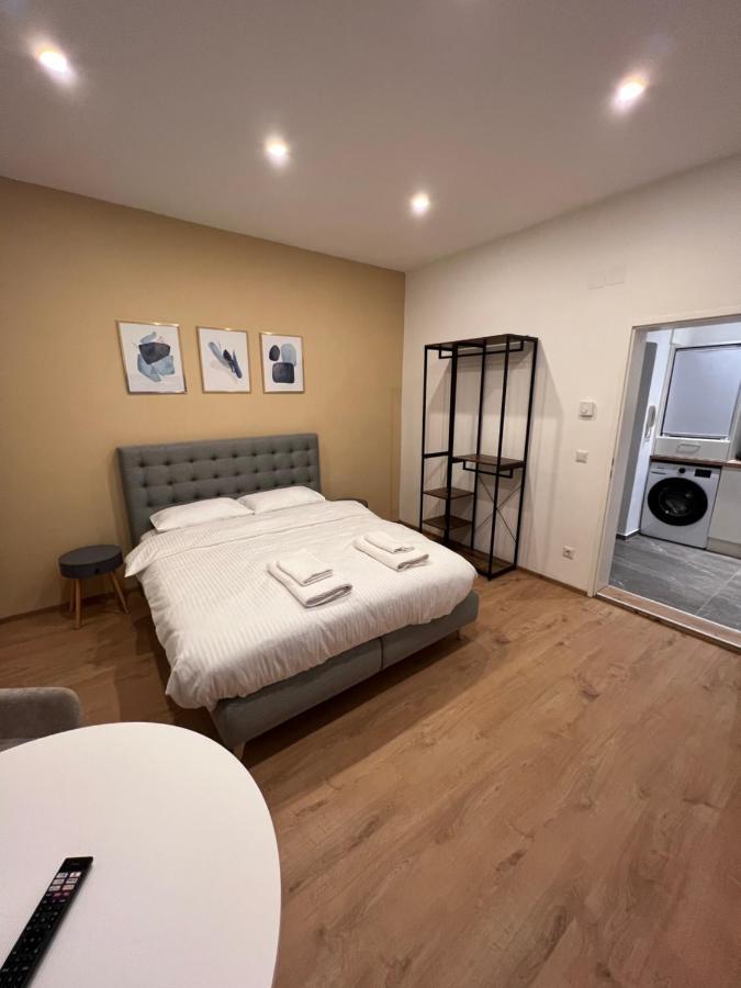 Apartment Near Metro & Netflix Wenen Buitenkant foto