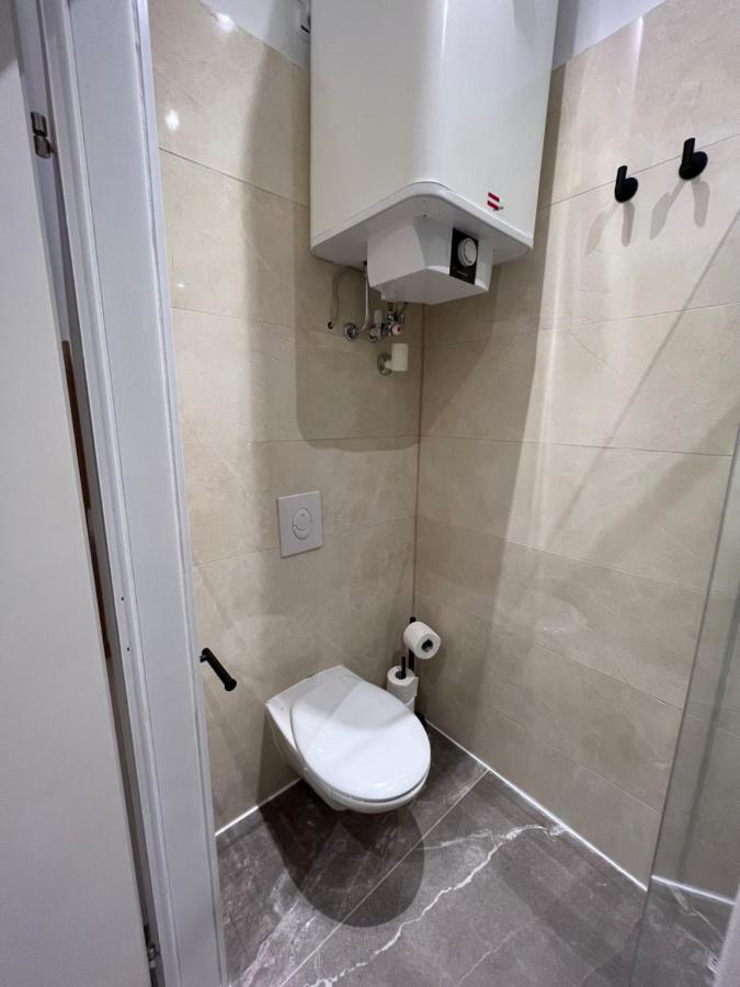 Apartment Near Metro & Netflix Wenen Buitenkant foto