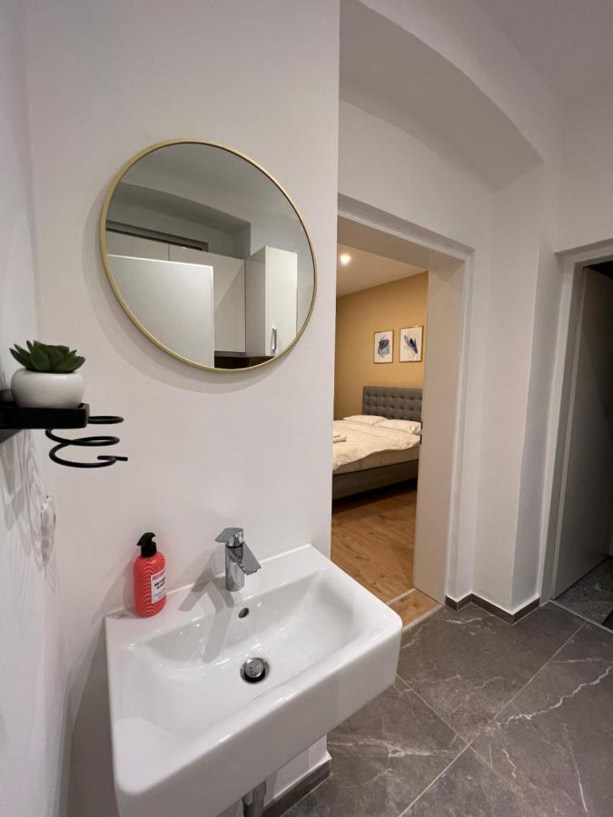 Apartment Near Metro & Netflix Wenen Buitenkant foto