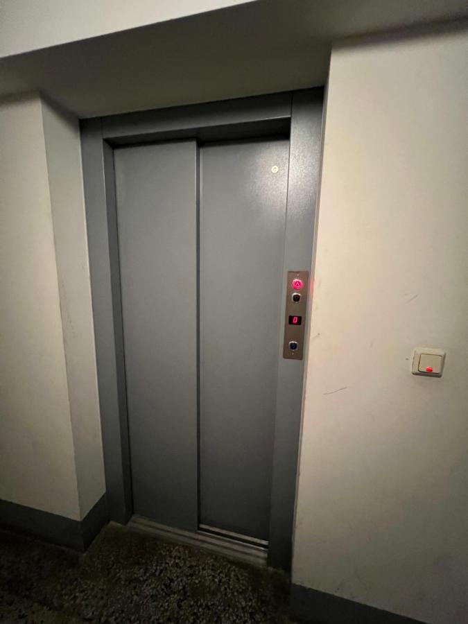 Apartment Near Metro & Netflix Wenen Buitenkant foto
