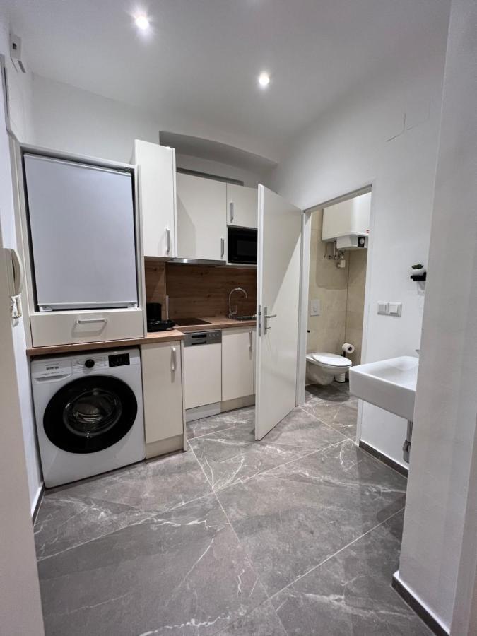 Apartment Near Metro & Netflix Wenen Buitenkant foto